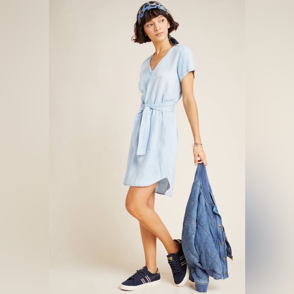 cloth & stone Dresses & Skirts - ANTHROPOLOGIE Cloth & Stone Smocked
Chambray Shirtdress Size L